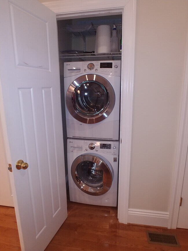 Photo - 1354 Pennsylvania Ave SE