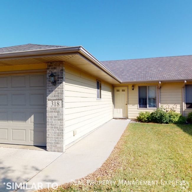 Building Photo - Spacious 3-bedroom, 1-bathroom apartment