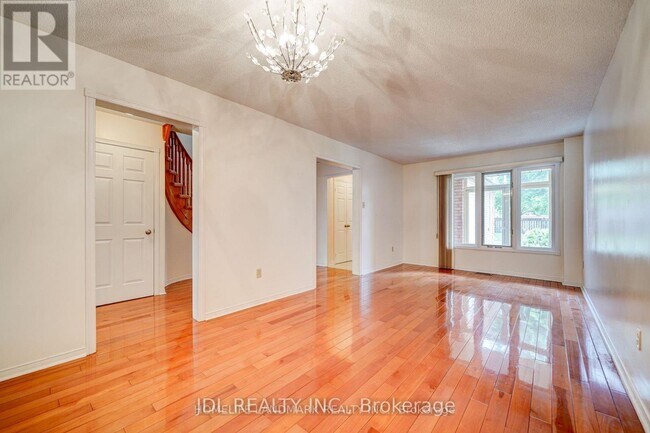 Photo - 114 Alderbury Dr