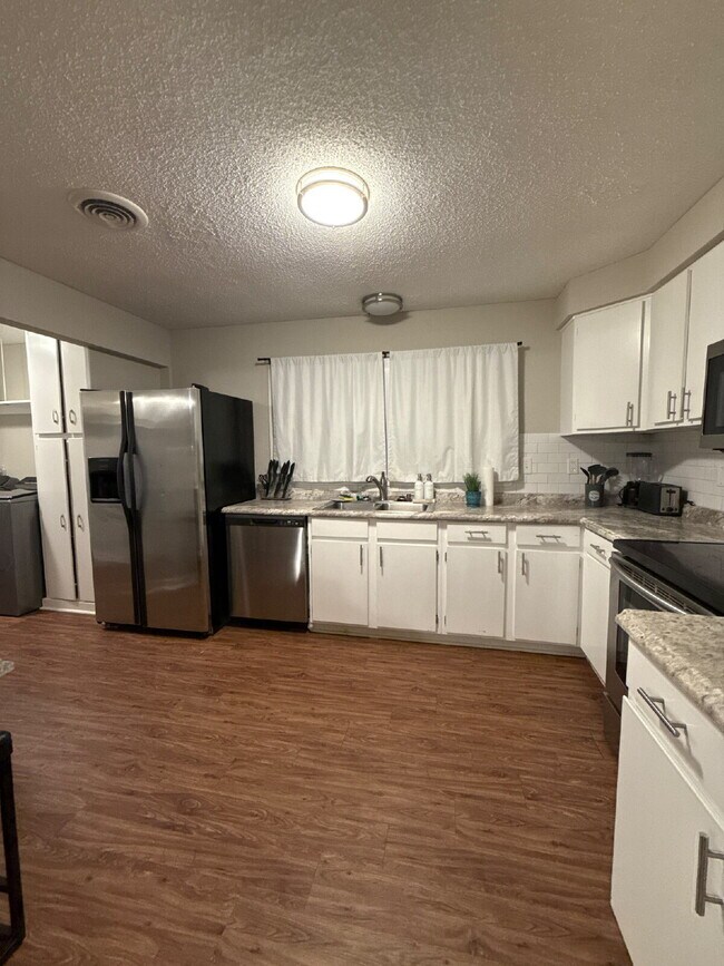 Photo - 9921 Pulaski Pike Unidad A2