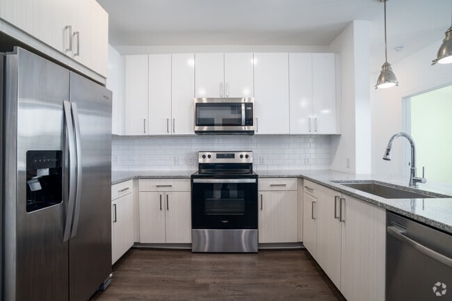 B1 2BR, 2BA - 1,009SF - Kitchen - Fieldhouse Apartments