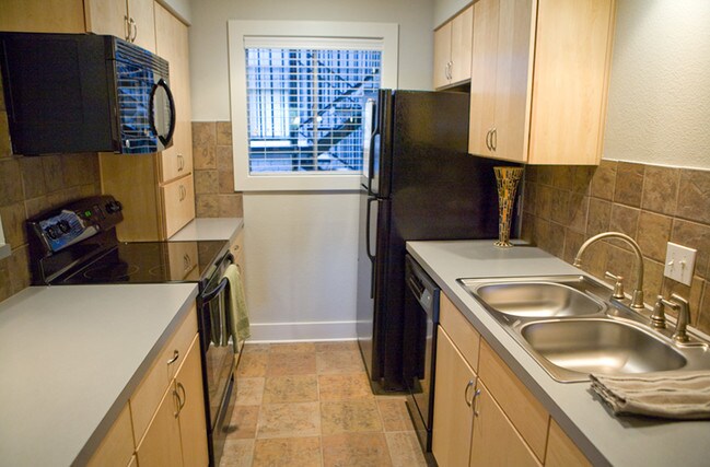 Kitchen - 3815 Guadalupe St Unit 106