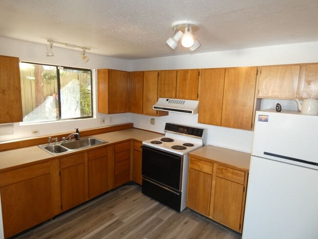 Photo - 1405 W 5th St