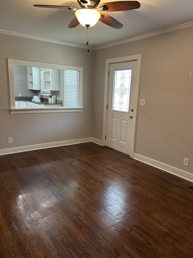 Photo - 661 Adluh St