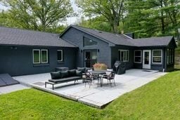 Building Photo - 802 Larchmont Rd Rental