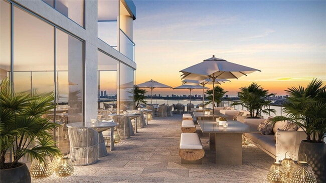 Building Photo - 700 NE 24th St