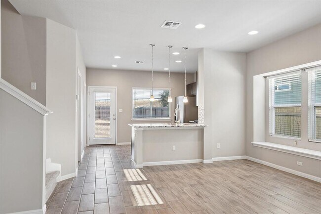 Photo - 114 Frasier Dr