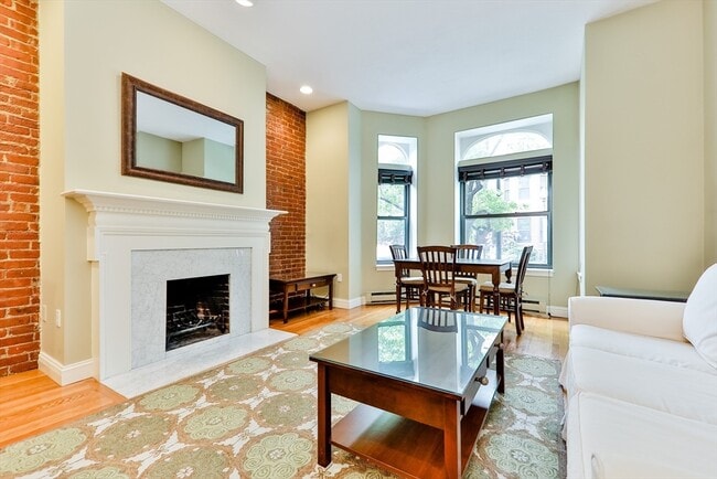 Building Photo - 237 W Newton St Unit 3 Rental