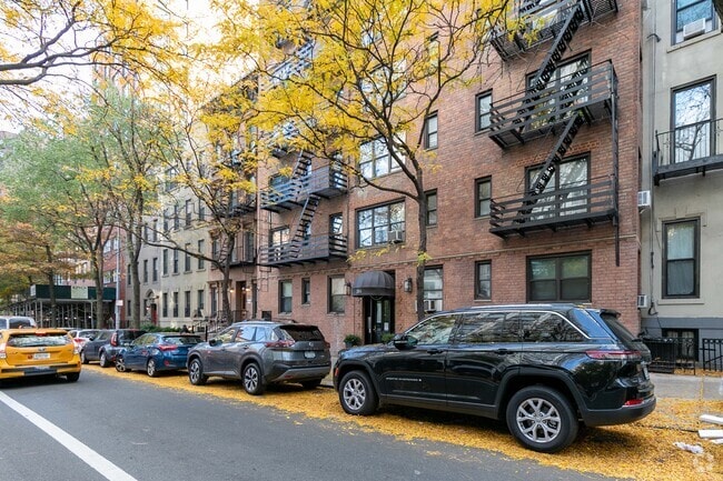 Photo - 208 E 70th St