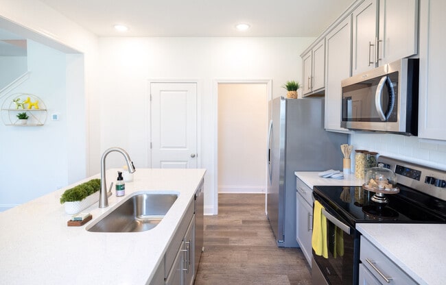 Reve on the Creek apartments — community photo