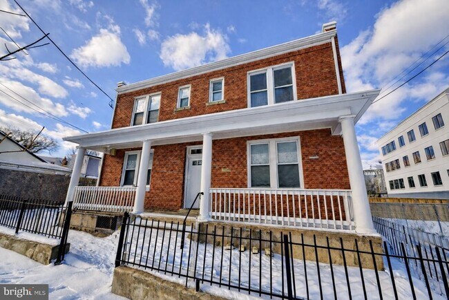 Building Photo - 1941 16th St SE