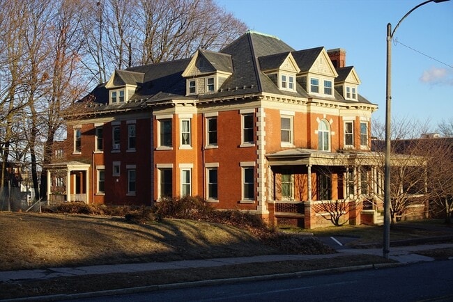 Photo - 495 Appleton St Unit 2R