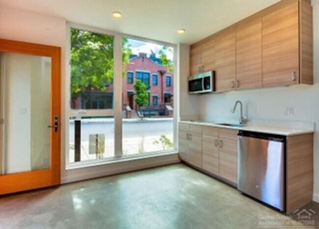 Photo - Partially Furnished Studio Apartment - Bet... Unidad 5A