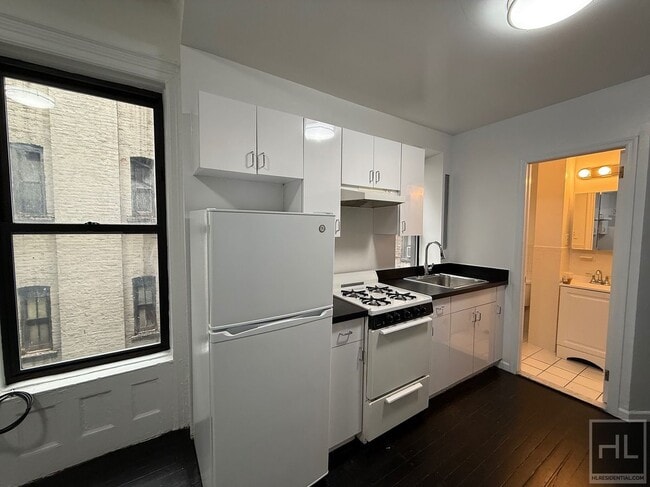 Photo - YORK AVENUE Unit 2D