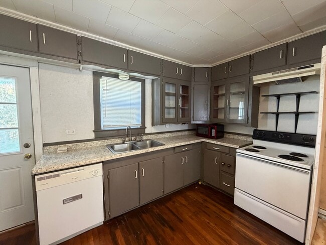 Photo - 2 bedroom, 1 bathroom home available in Lafayette!