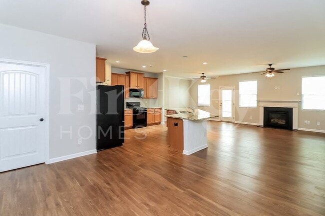 Photo - 405 Trail Finders Way