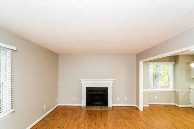 Photo - 103 Dwelling Pl