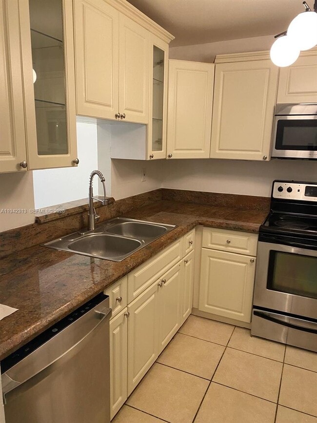 Building Photo - 12035 NE 2nd Ave Unit A110