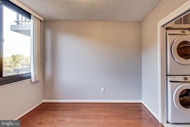 Photo - 5500 Holmes Run Pkwy Unidad 220