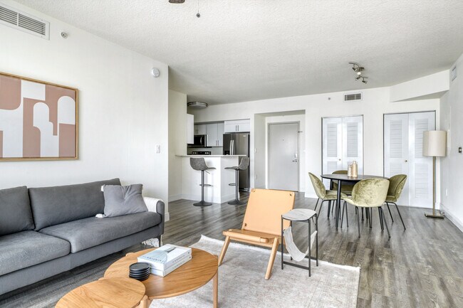 Photo - 110 SW 12th St Unidad FL19-ID126