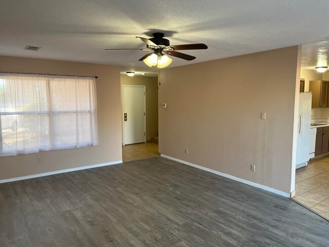 Photo - 4985 Butte Pl NW