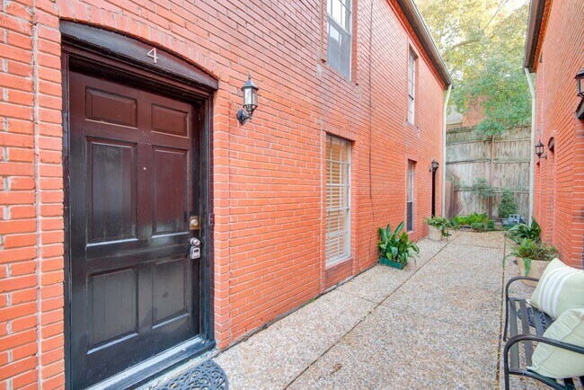 2225 Mimosa Dr Unit 4