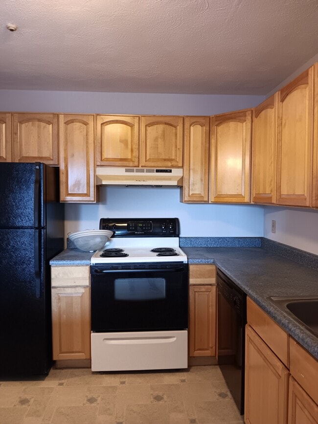 Building Photo - 740 Central St Unit 740 Central St J11 Rental