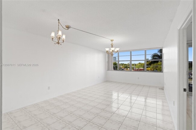 Building Photo - 1351 NE Miami Gardens Dr Unit 301E