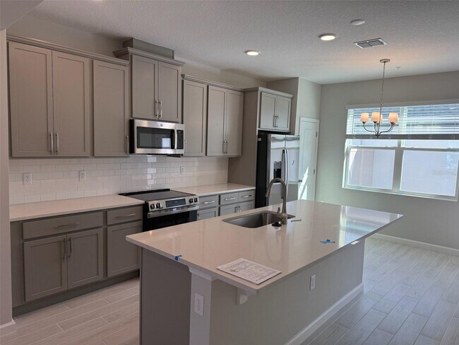 Photo - 619 Pothos St