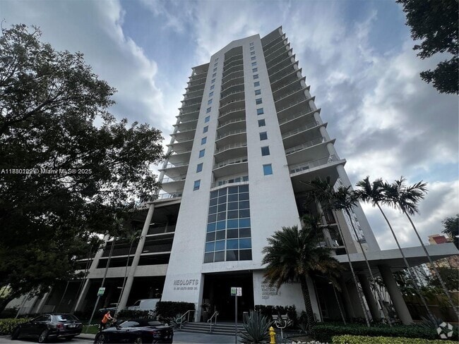 Building Photo - 10 SW South River Dr Unit 812 Rental