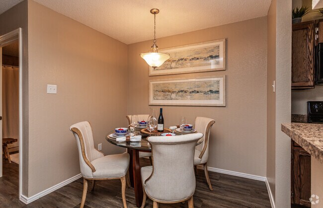 2BR, 2BA - 922SF Dining Room
