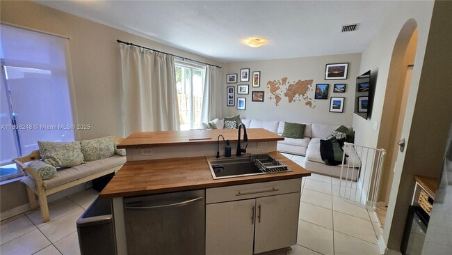 Photo - 5658 NW 113th Ave