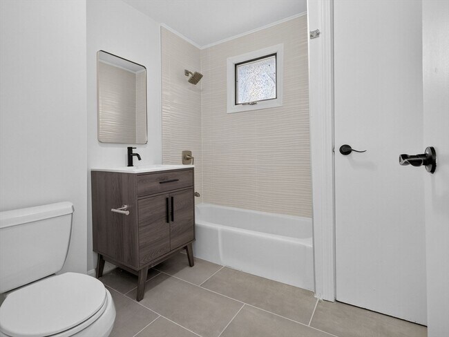 425 Medford St Unit 1##
