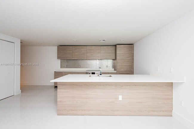 Photo - 1300 S Miami Ave Unidad 1810