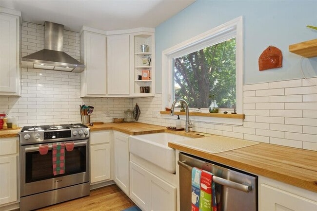 Photo - 5711 Chesterfield Ave