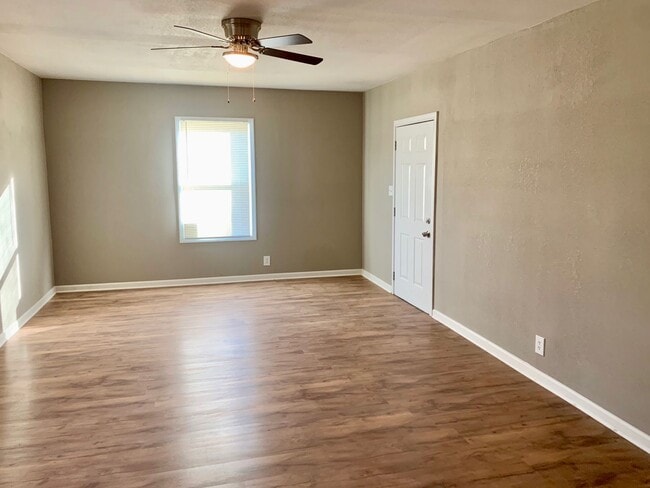 Photo - 2 Bedroom 1 Bath – For Rent!