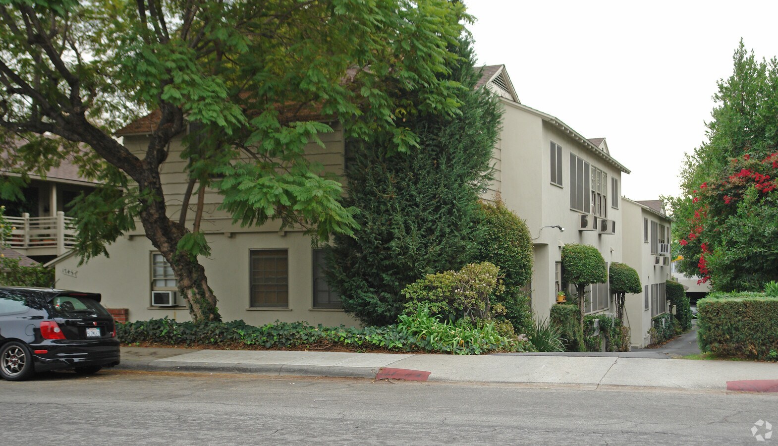 1745 Grevelia Street - 1745 Grevelia St