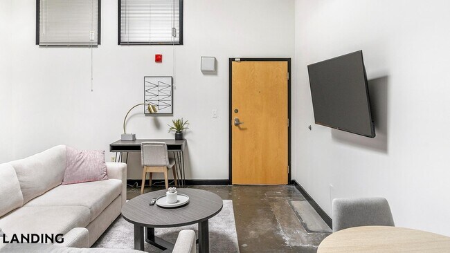 Photo - 700 Everett St Unidad 2148