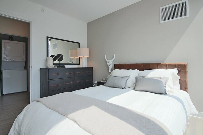 Photo - 613 N Wells St