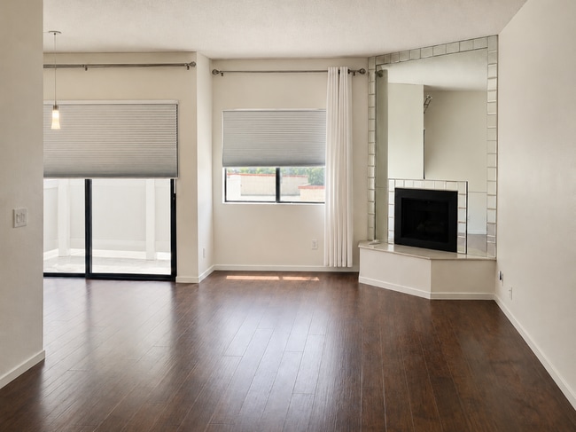 Photo - 17914 Magnolia Blvd Unit 128