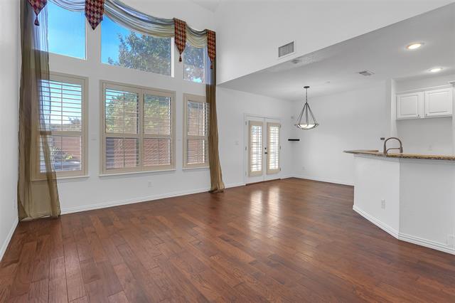 Photo - 948 Avondale Ln