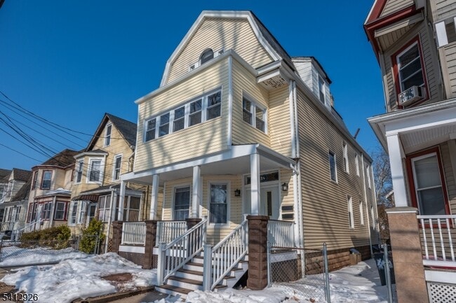 Photo - 24 Llewellyn Ave Unit 2