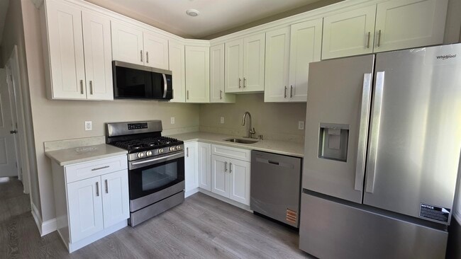 Building Photo - 218 Dwight St Unit 2