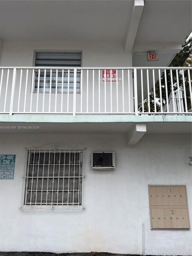 Building Photo - 323 Washington Ave Unit 12