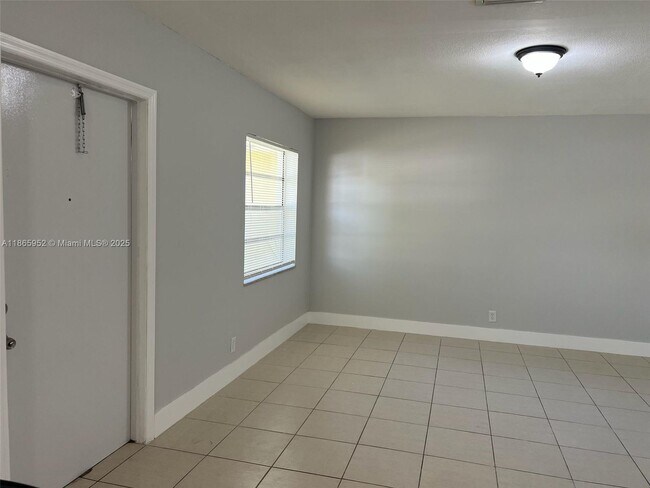 Photo - 3071 NW 43rd St Unit 4