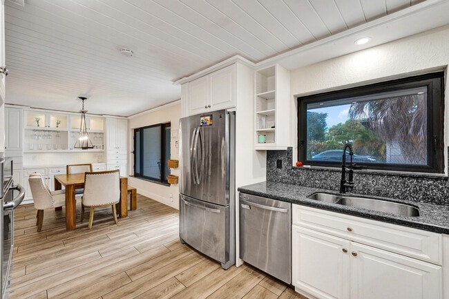 Photo - 5612 Harding St