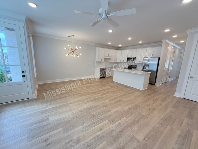 703 Miramar Ln