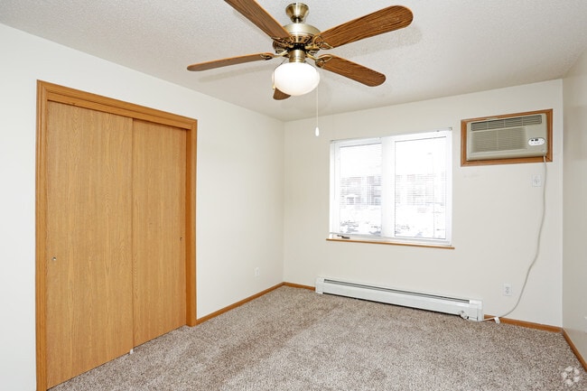 2BR, 1.5BA - 864 SF - Bedroom - Parkside East