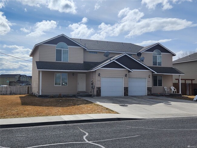 3 bedroom 2.5 Bath Townhouse with garage i... - 3 bedroom 2.5 Bath Townhouse with garage i...