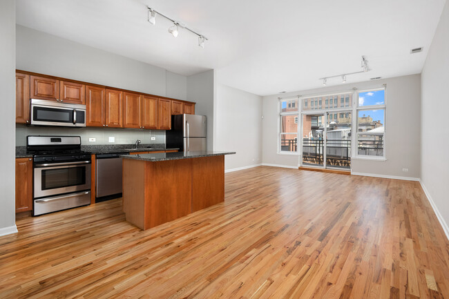 Interior Photo - 2010 W Pierce Apartments
